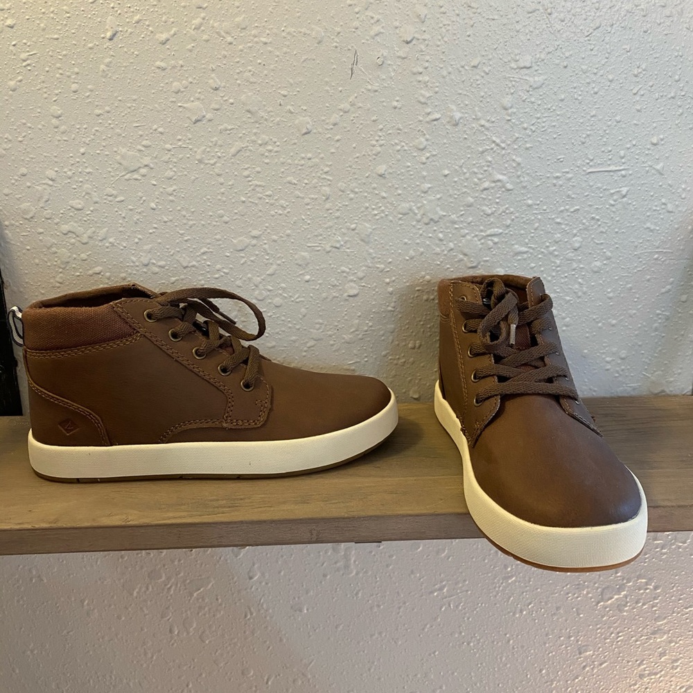 Boys size 1 sperrys